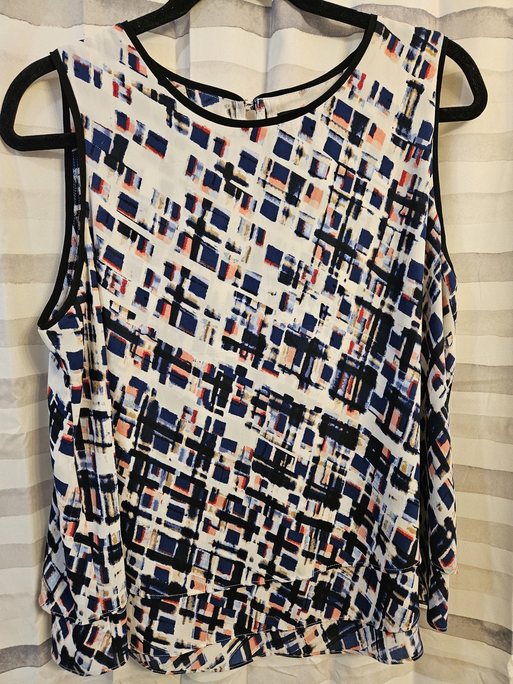 White House Black Market White, Navy & Coral Abstract Cold-Shoulder Tank